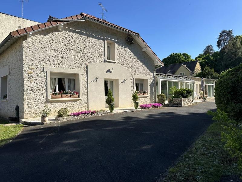 Maison - 200 m² - 7 pièces