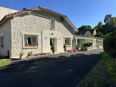 Maison - 200 m² - 7 pièces