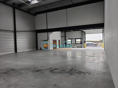 Local d'activité / Entrepôt - 374 m²