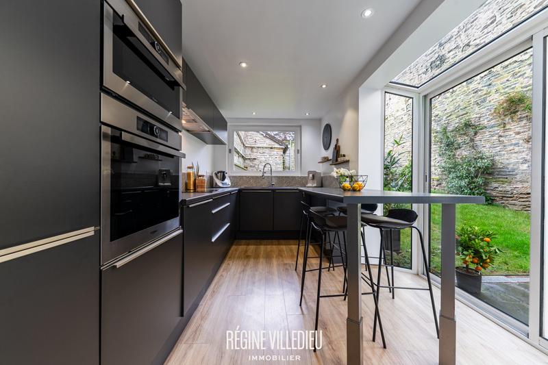 Maison - 167 m² - 8 pièces