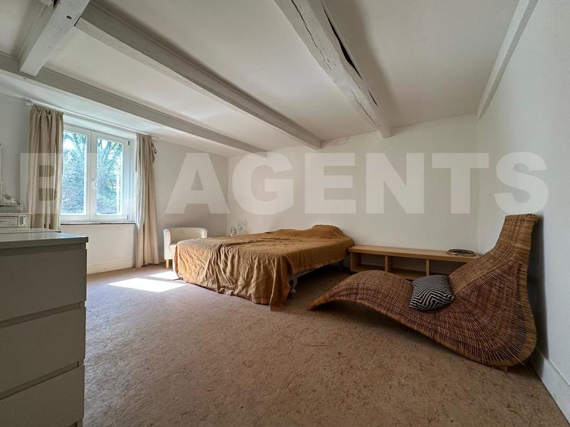 Maison - 330 m² - 10 pièces