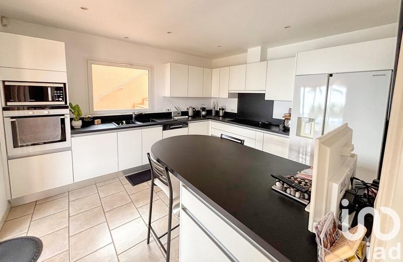 Maison - 245 m² - 8 pièces