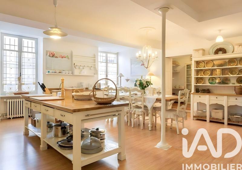 Maison - 271 m² - 10 pièces