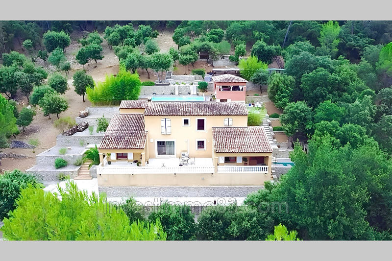 Maison - 236 m² - 9 pièces