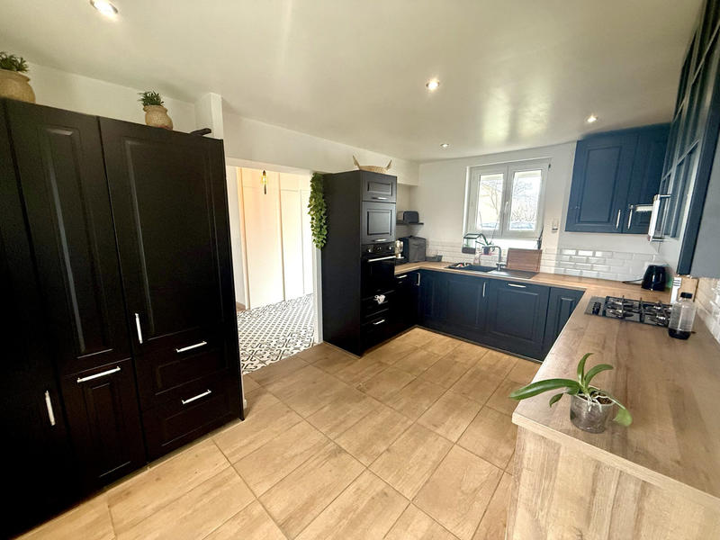 Maison - 110 m² - 6 pièces