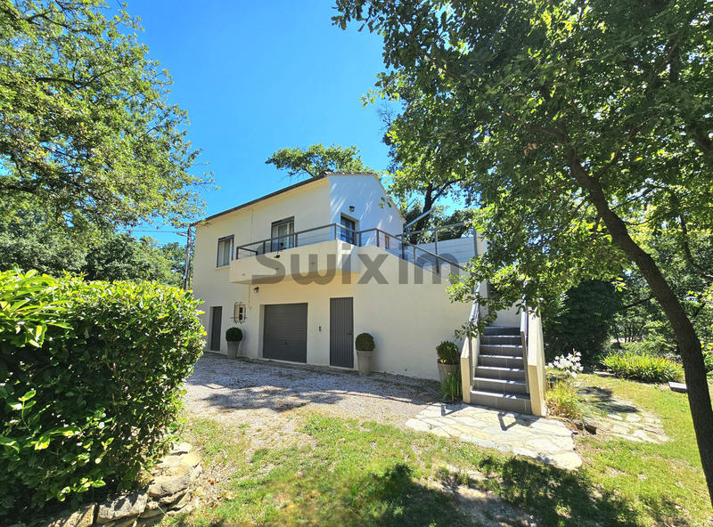 Maison - 205 m² - 6 pièces