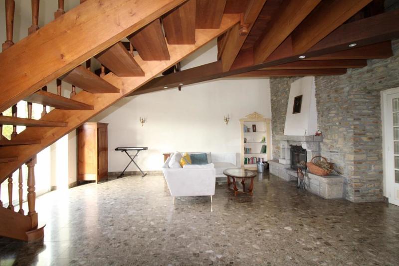 Maison - 230 m² - 6 pièces