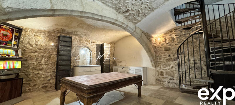 Appartement - 220 m² - 6 pièces