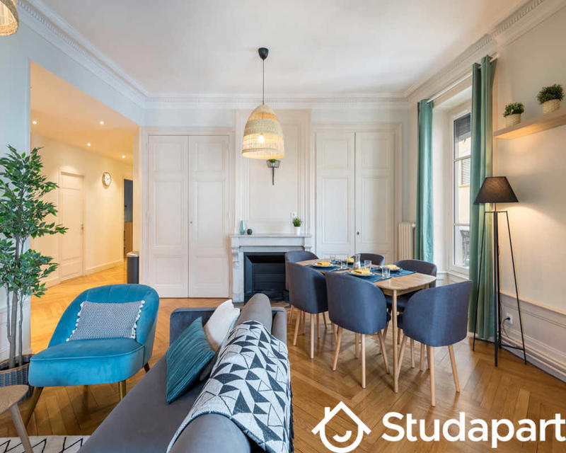 Chambre - 150 m² - 1 pièce