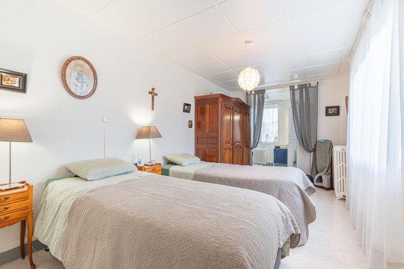 Maison - 302 m² - 8 pièces