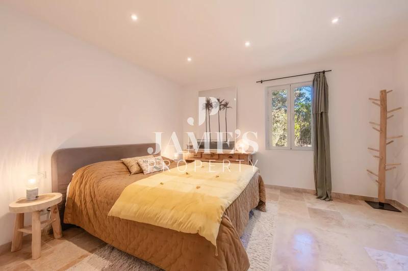 Maison - 258 m² - 9 pièces