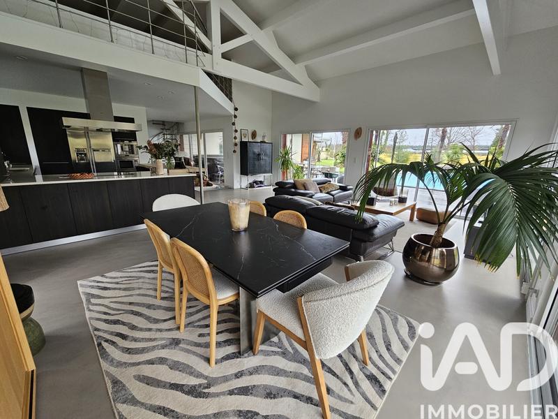 Maison - 251 m² - 5 pièces