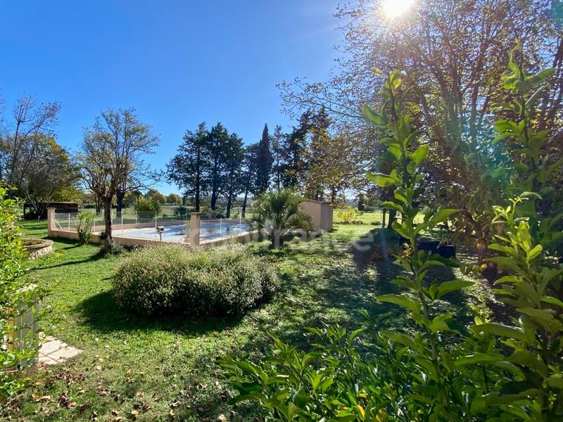 Propriété - 240 m² - 10 pièces