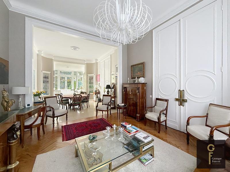 Maison - 306 m² - 10 pièces