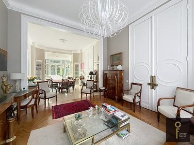 Maison - 306 m² - 10 pièces