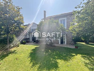 Maison - 210 m² - 7 pièces