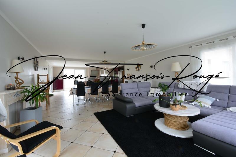 Maison - 235 m² - 9 pièces