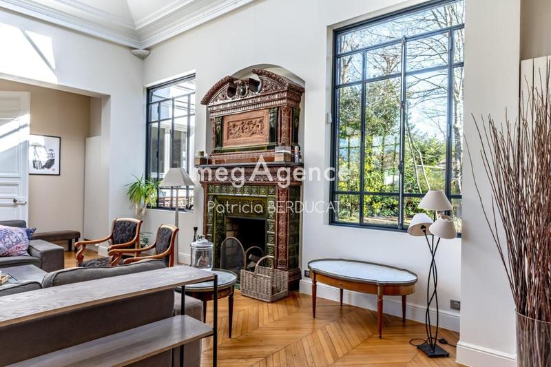 Maison - 300 m² - 12 pièces