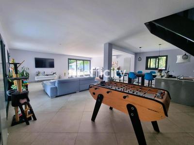 Maison - 180 m² - 8 pièces