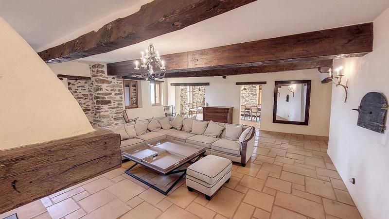 Maison - 584 m² - 14 pièces