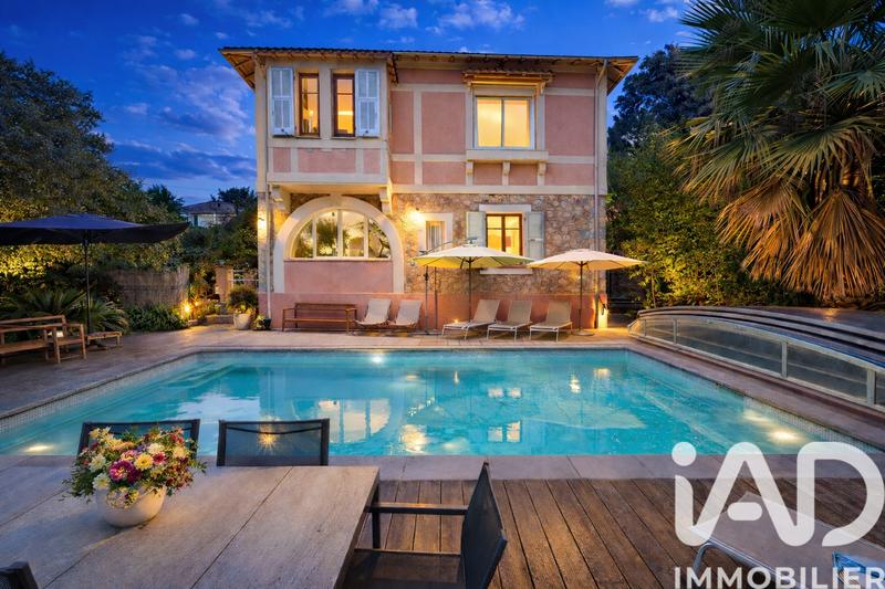 Maison - 160 m² - 8 pièces