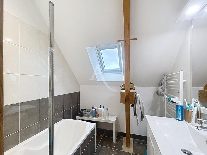 Maison - 80 m² - 5 pièces