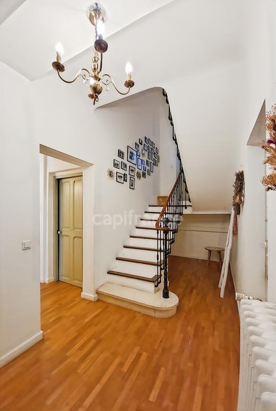 Maison - 628 m² - 9 pièces