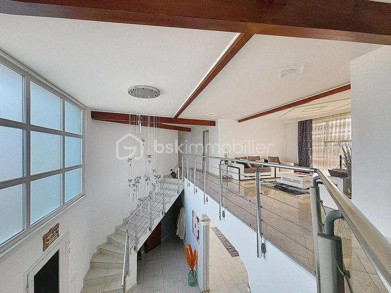 Maison - 280 m² - 7 pièces