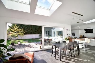 Maison - 200 m² - 9 pièces