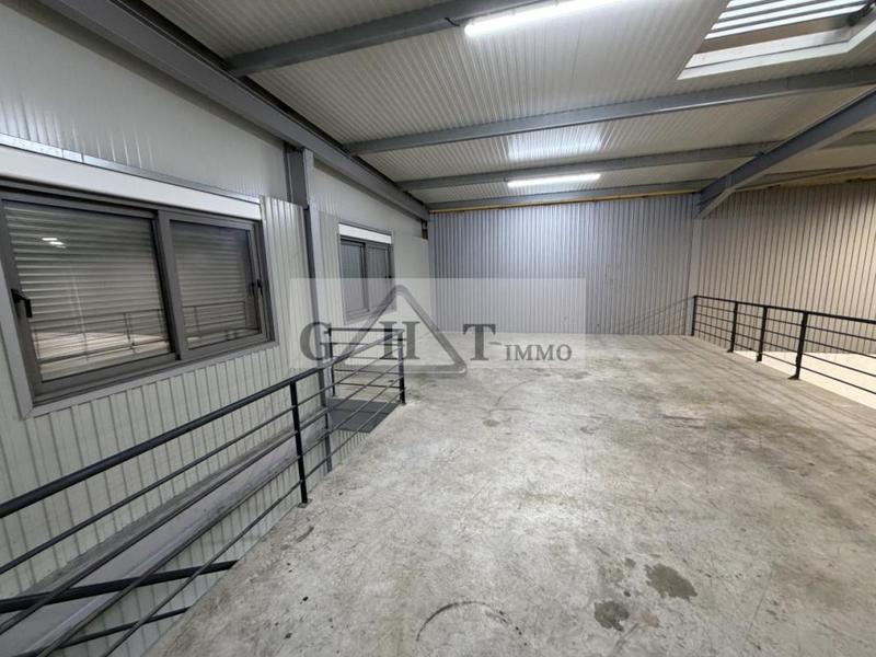 Entrepôt - 270 m²