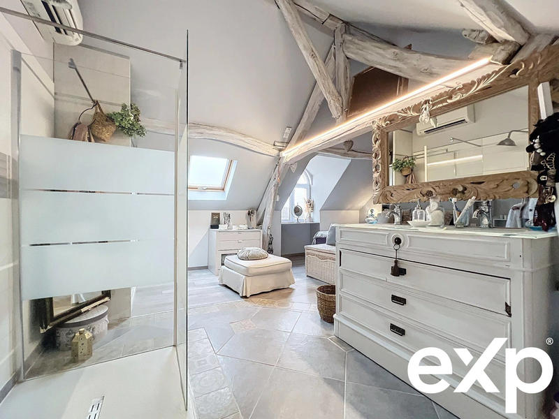 Maison - 285 m² - 8 pièces