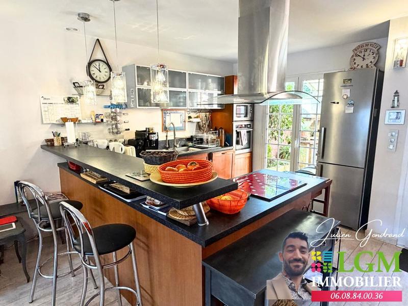 Maison - 99 m² - 5 pièces