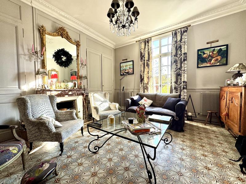 Maison - 300 m² - 9 pièces