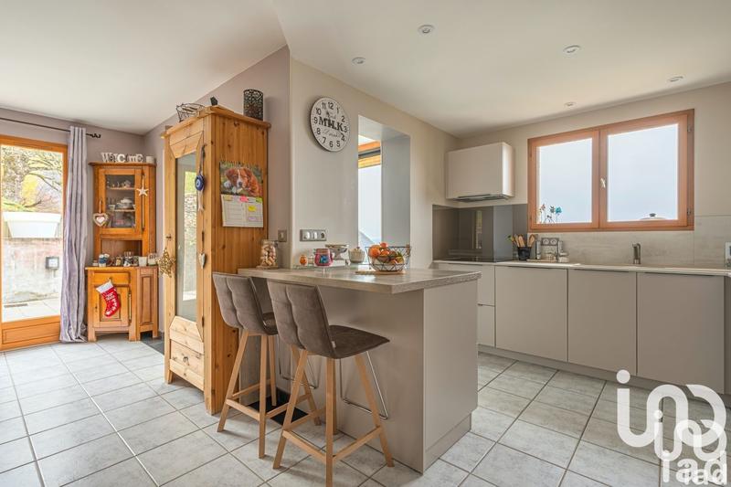 Maison - 255 m² - 7 pièces