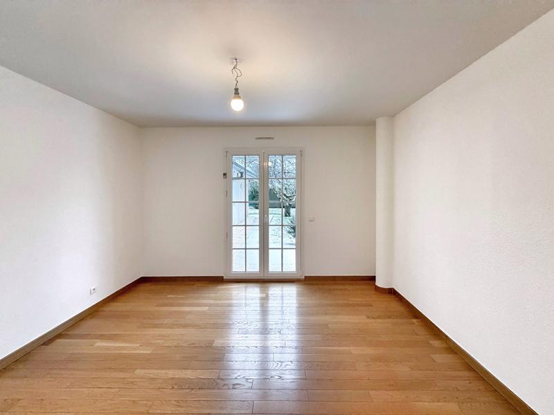 Maison - 239 m² - 8 pièces