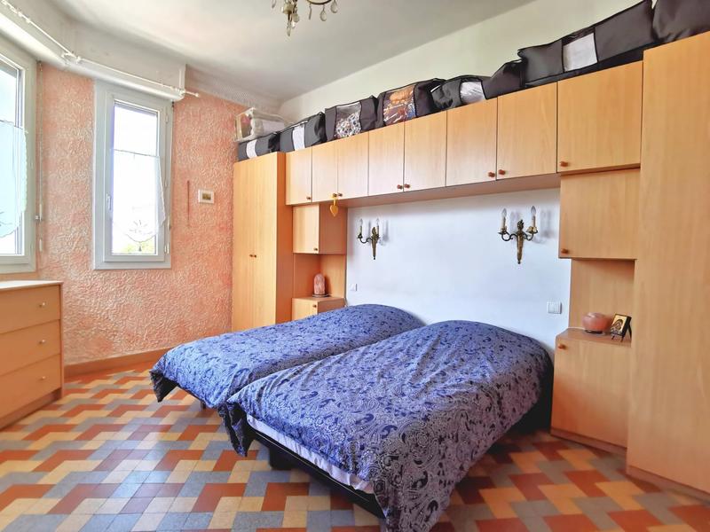 Maison - 251 m² - 9 pièces