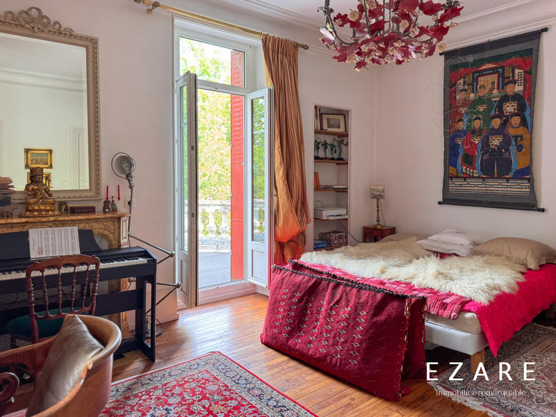 Maison - 211 m² - 9 pièces