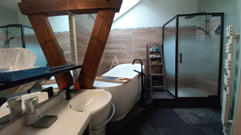 Maison - 204 m² - 6 pièces