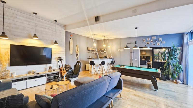 Maison - 205 m² - 8 pièces