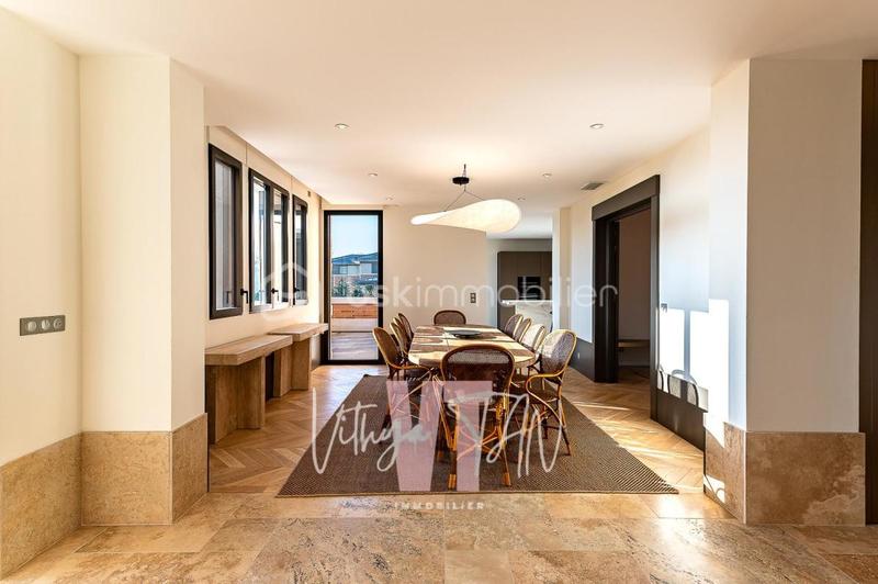 Villa - 368 m² - 10 pièces