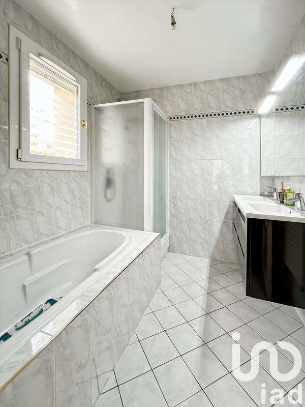 Maison - 240 m² - 9 pièces