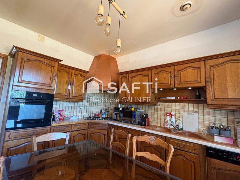 Maison - 238 m² - 8 pièces