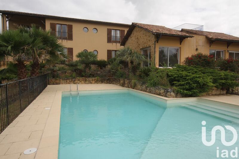 Maison - 440 m² - 13 pièces