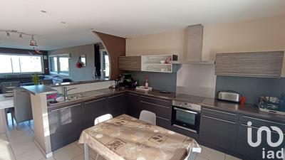 Maison - 225 m² - 9 pièces