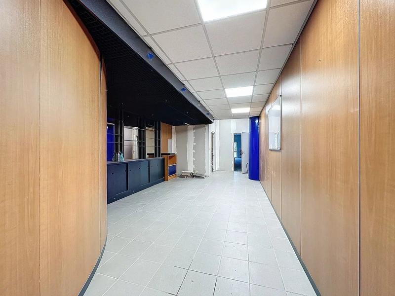 Bureau - 245 m² - 1 pièce