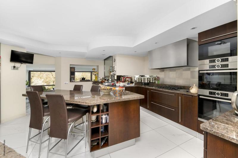 Maison - 402 m² - 9 pièces