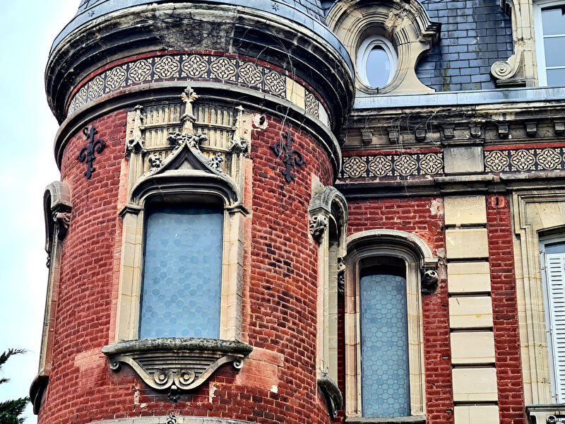 Propriété - 240 m² - 8 pièces