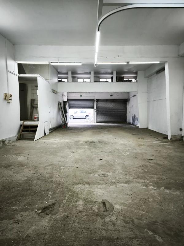 Local commercial - 150 m² - 1 pièce