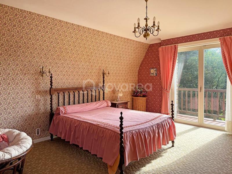 Maison - 241 m² - 8 pièces