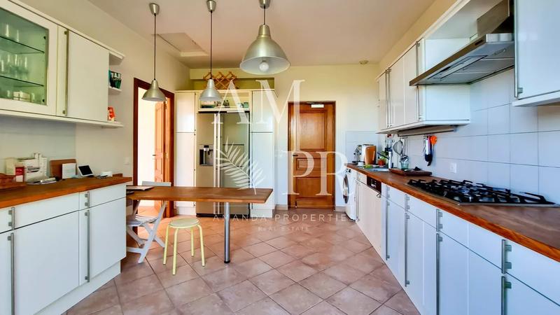 Villa - 300 m² - 7 pièces
